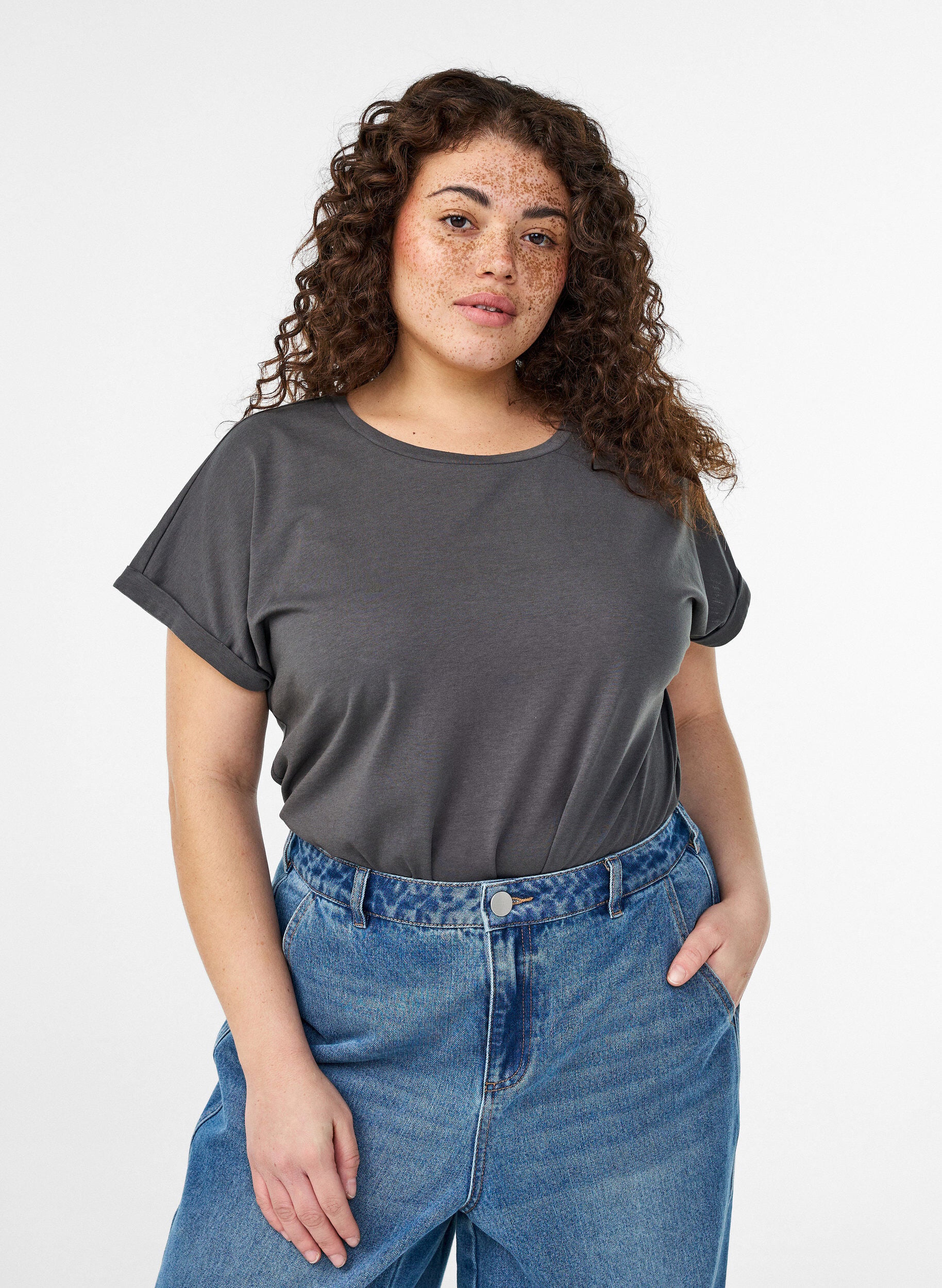 Kort&auml;rmad t-shirt i bomullsmix, Gr&aring;, Model