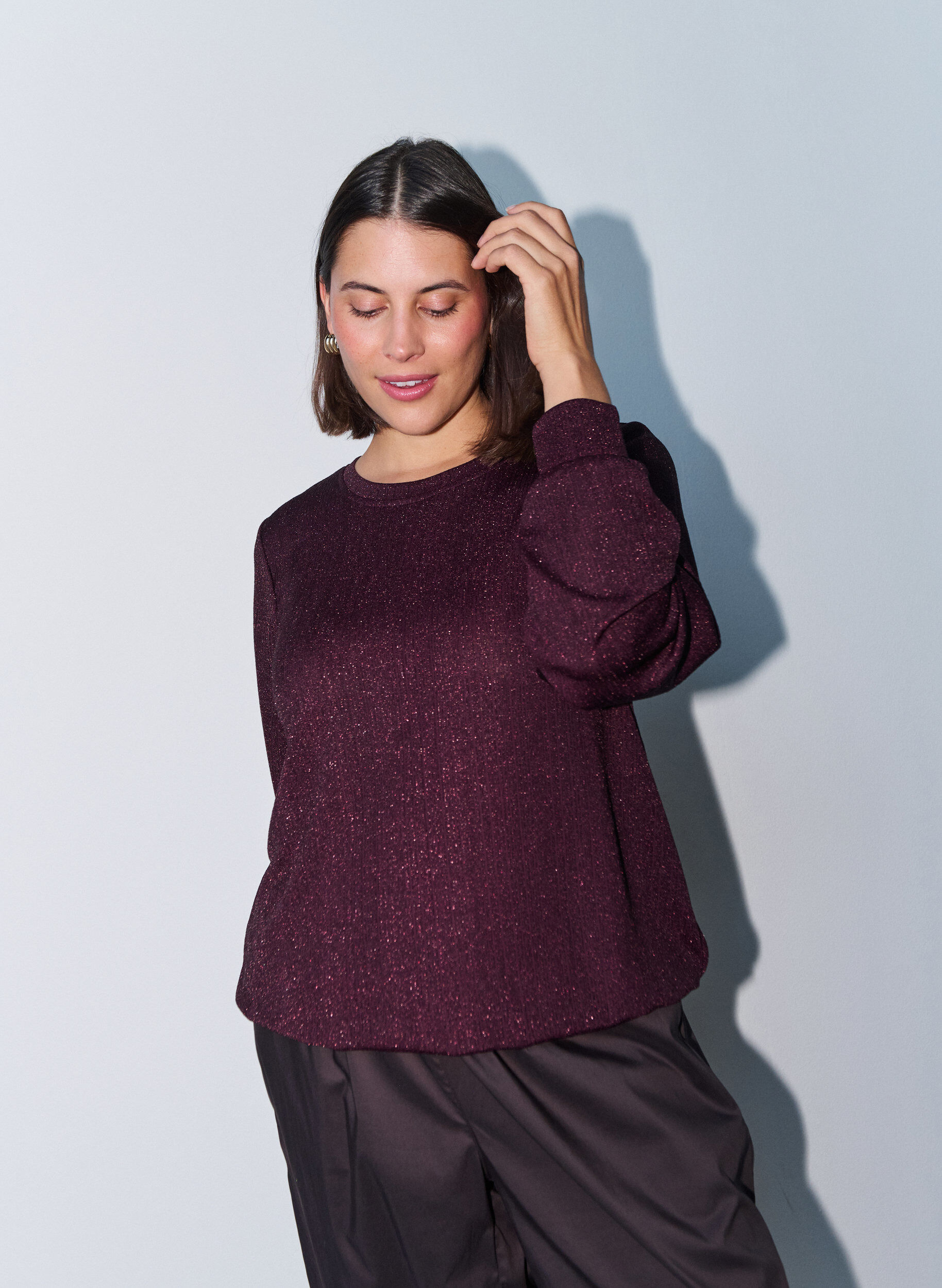 ZizziBlus med vertikal struktur och glittertr&aring;d, R&ouml;d, Model image number 0