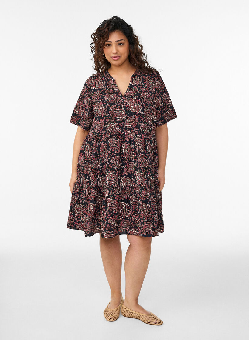 Kort&auml;rmad kl&auml;nning med A-linje och sk&auml;rningar, Svart, Model image number 1