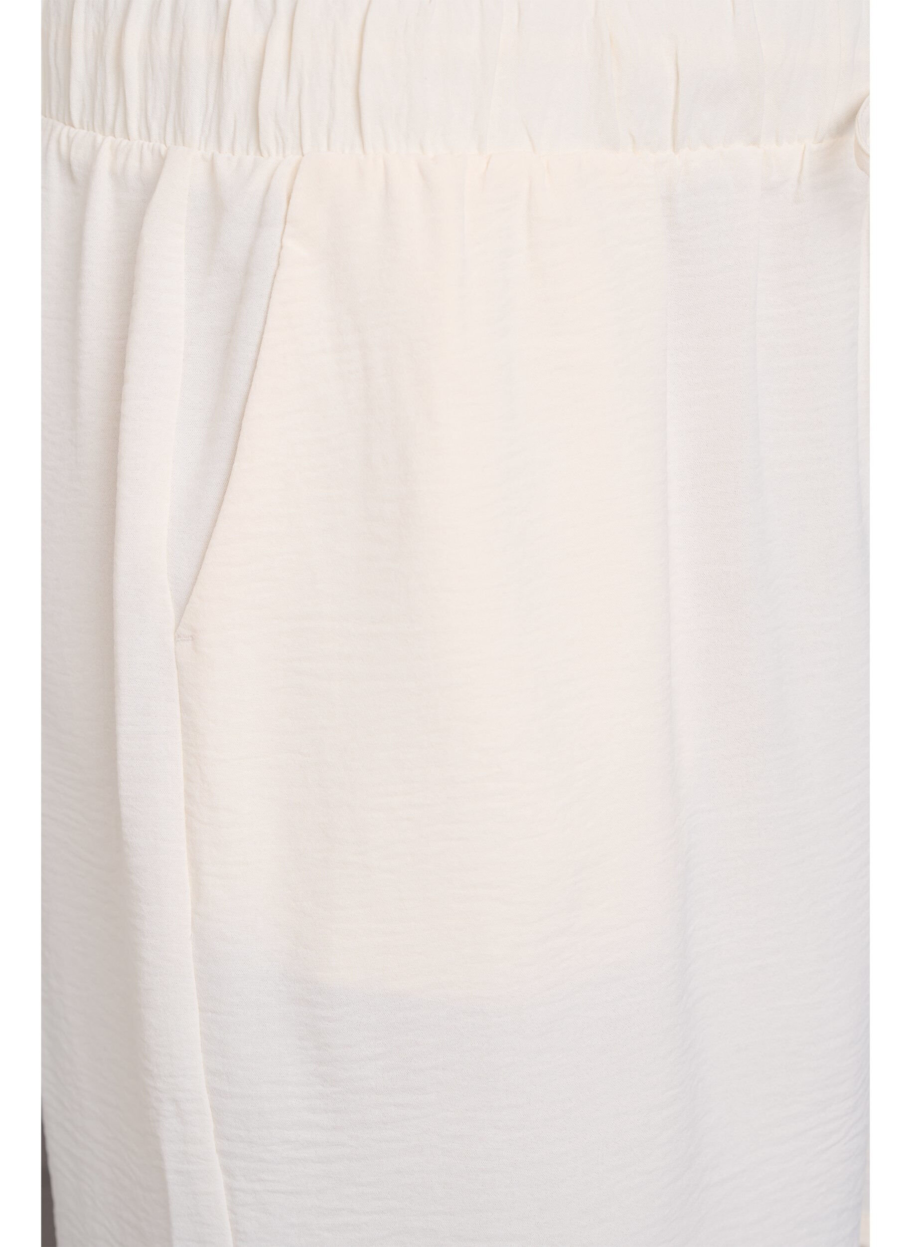 ZizziShorts med fickor och res&aring;r i midjan, Vanilla, Packshot image number 2