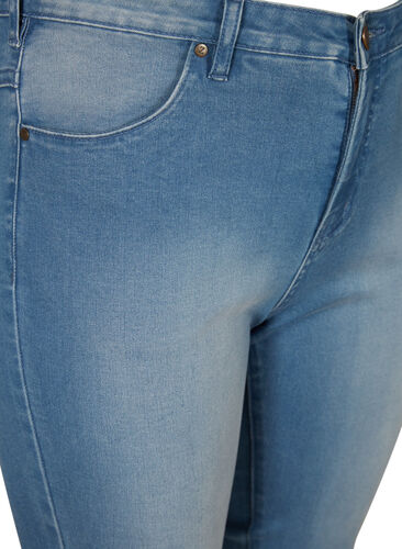 Amy caprijeans med hög midja och super slim fit, Light blue denim, Packshot image number 2