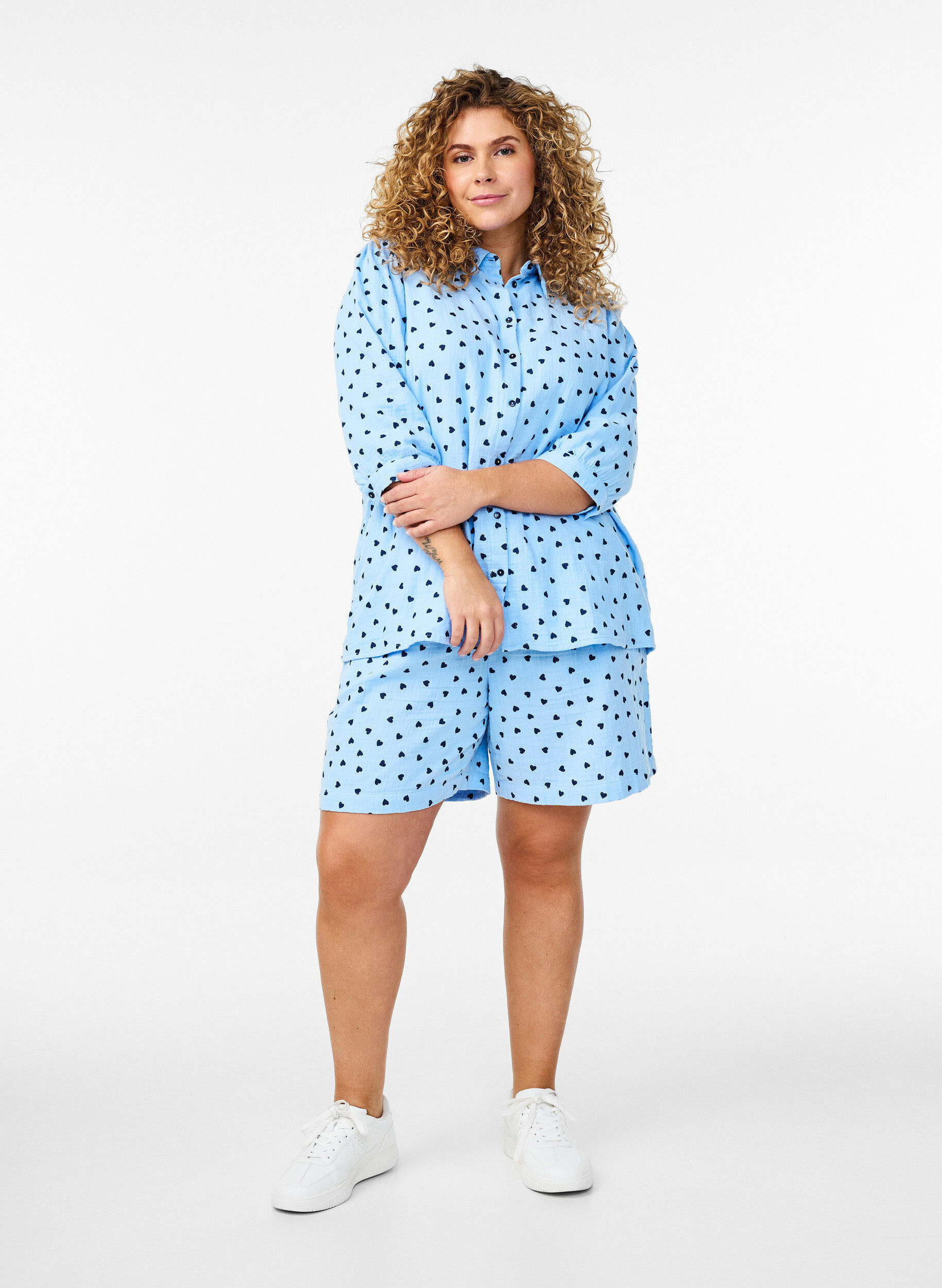 Zizzi Shorts i bomullsmusselin med hj&auml;rtan, Bl&aring;, Model image number 1