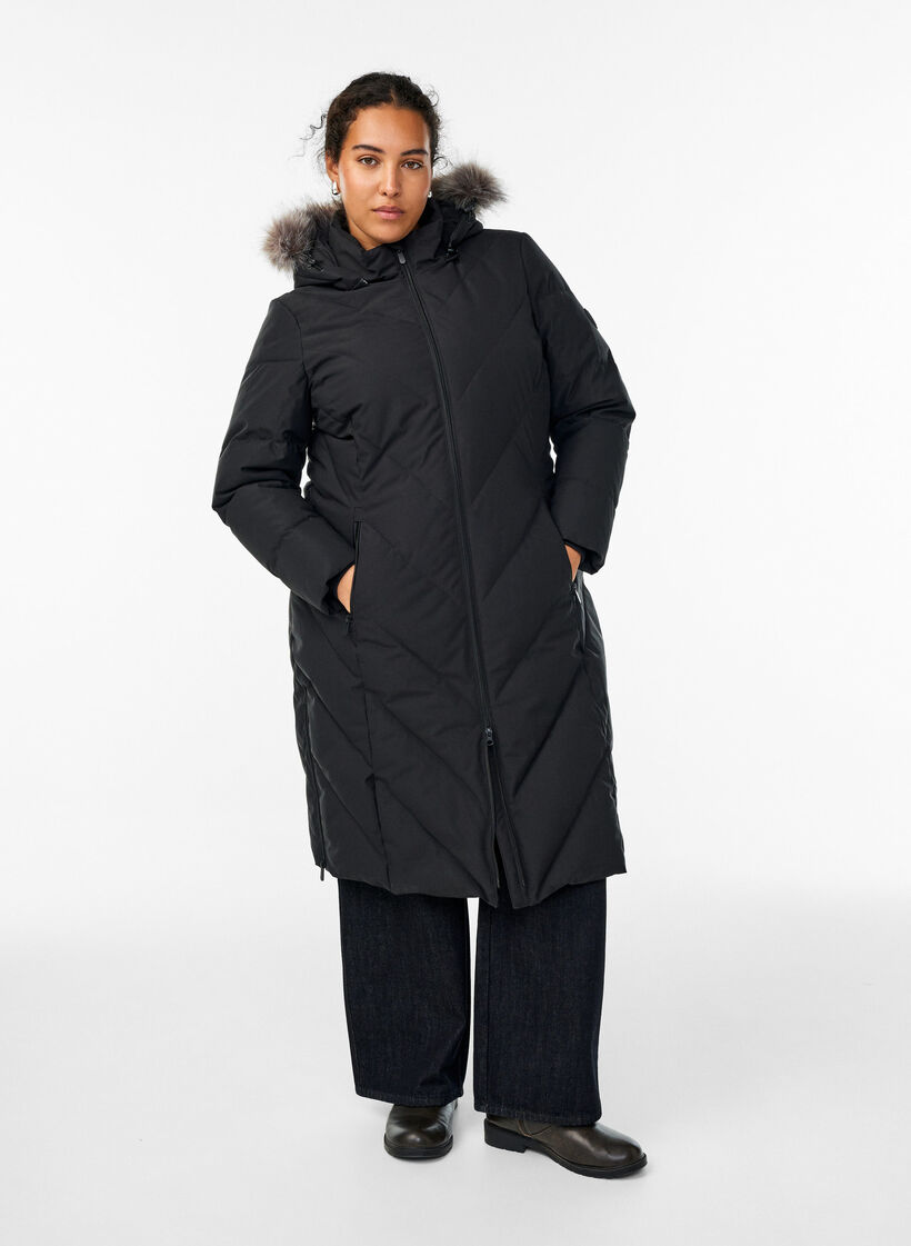 L&aring;ng vinterkappa med hyskkn&auml;ppning och krage i fuskp&auml;ls, Svart, Model image number 0