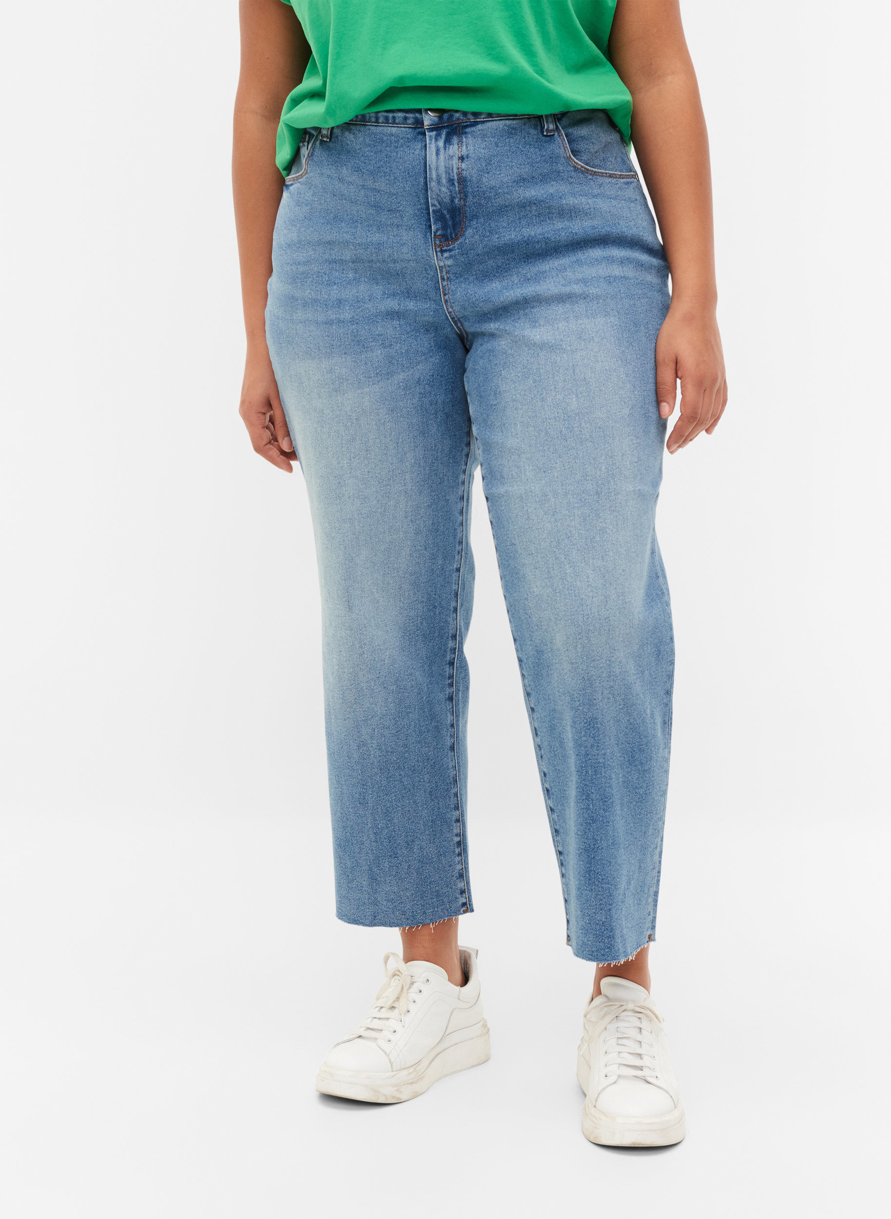 Croppade jeans med råa kanter och hög midja, Light blue denim, Model image number 3