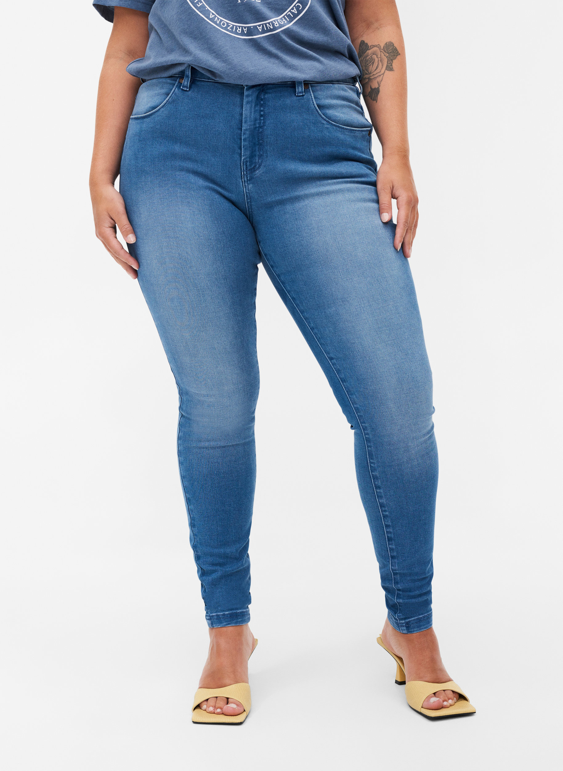 Super slim Amy jeans med hög midja, Lt blue Denim, Model image number 3