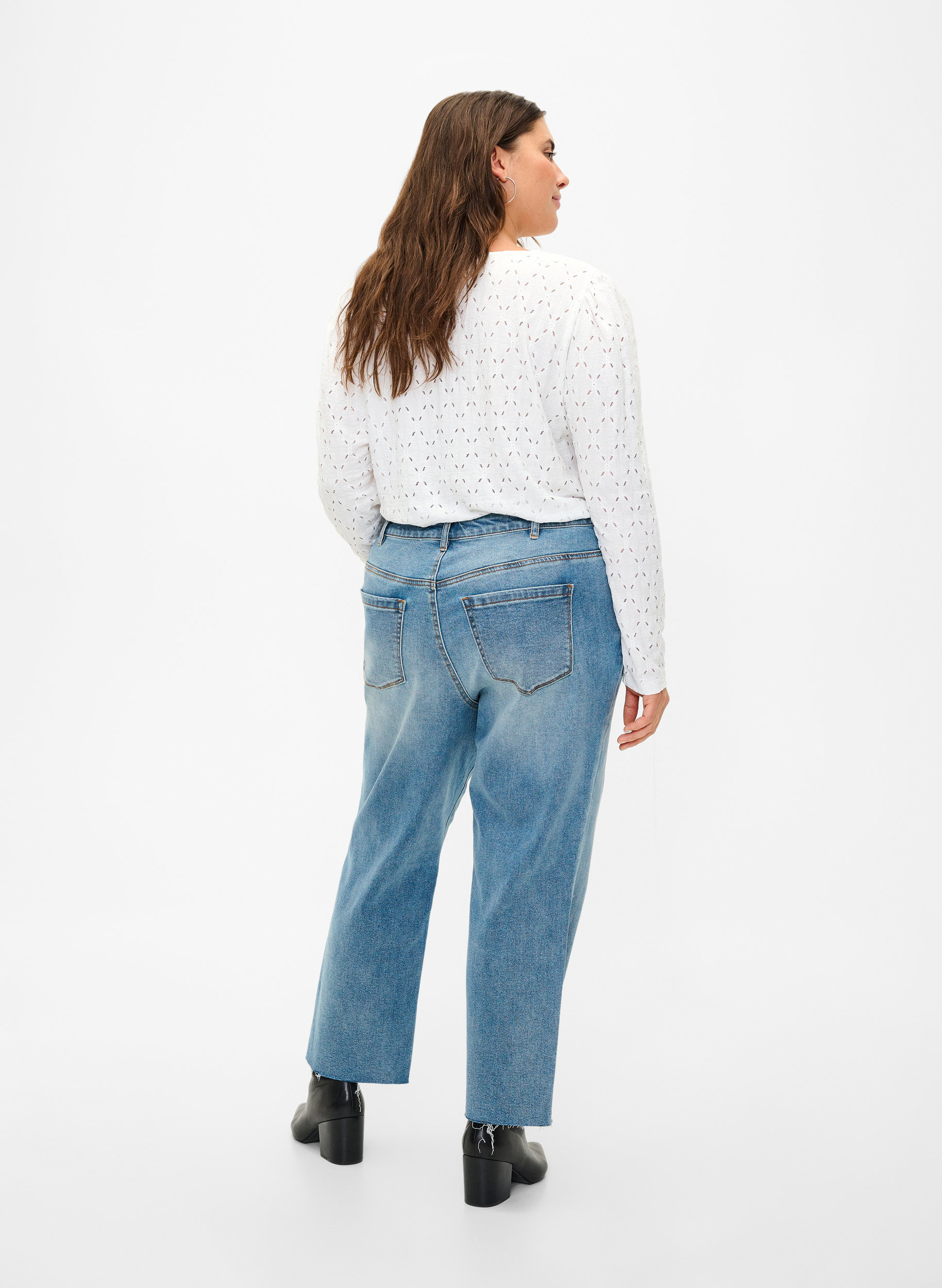 Croppade jeans med råa kanter och hög midja, Light blue denim, Model image number 1