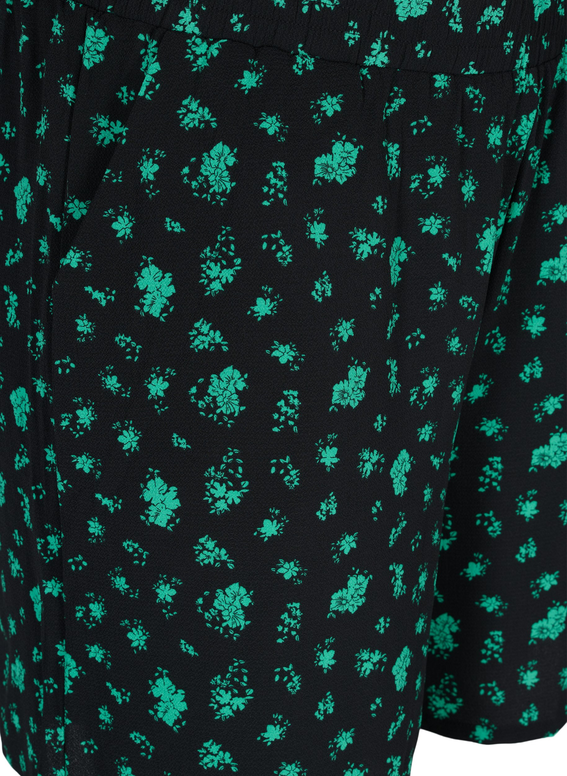 Mönstrade shorts med fickor, Green Flower AOP, Packshot image number 2