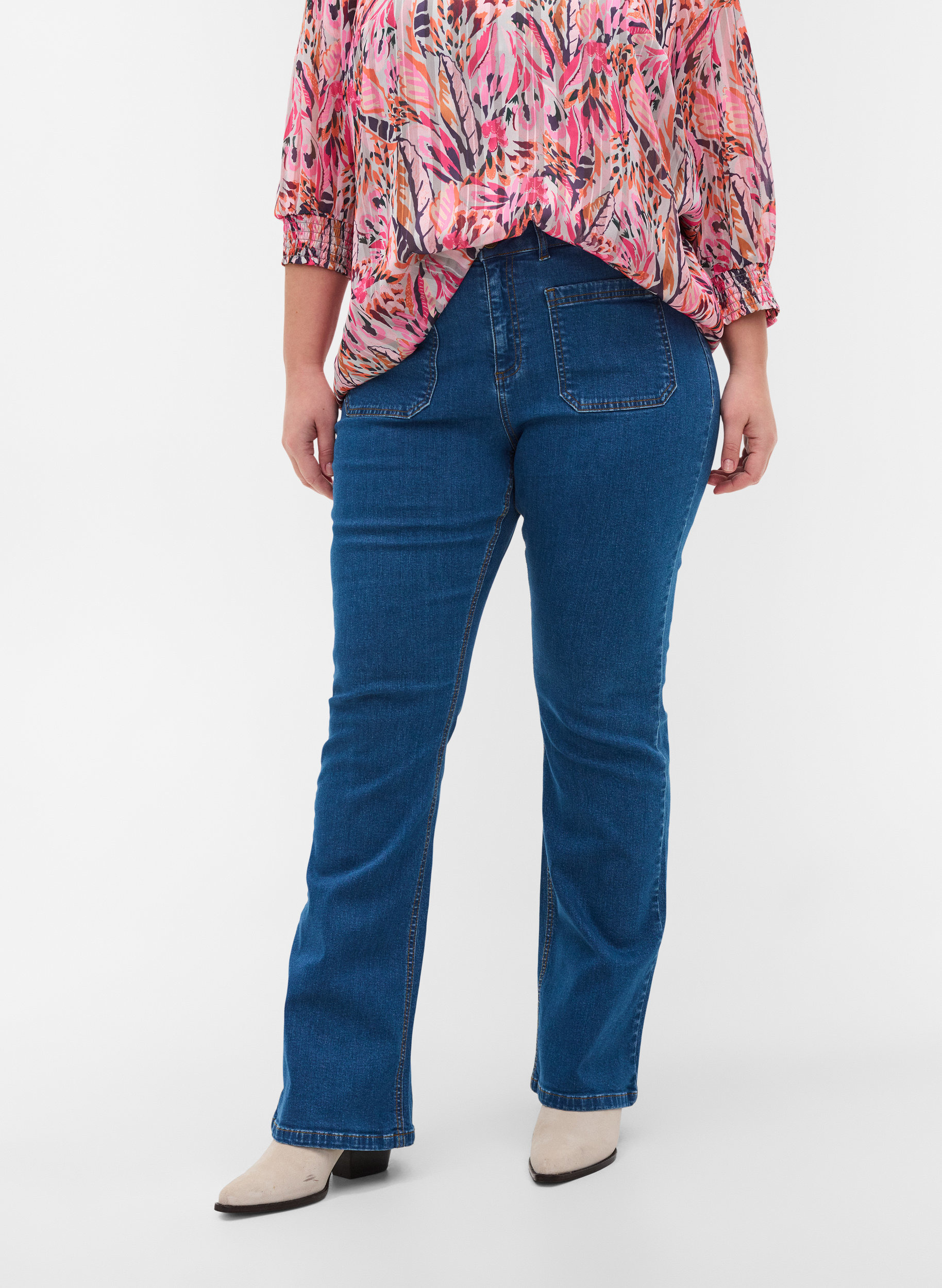 Ellen jeans med bootcut och stora fickor, Blue denim, Model image number 2