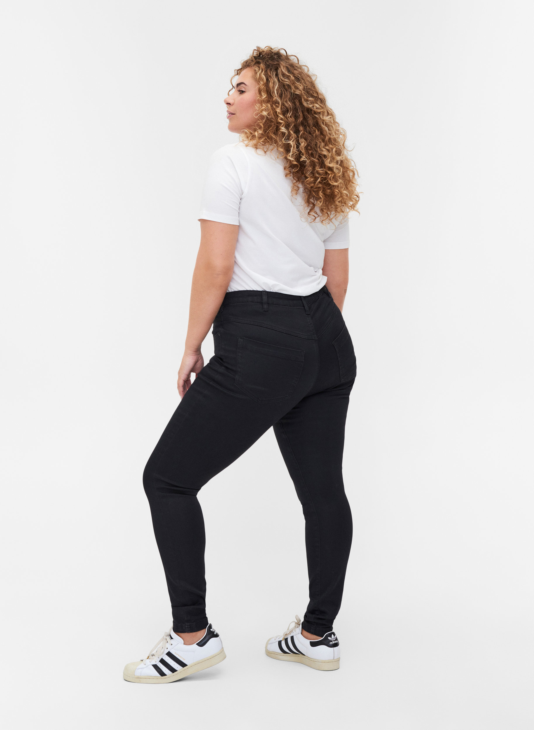 Super slim Amy jeans med hög midj, Black, Model image number 2