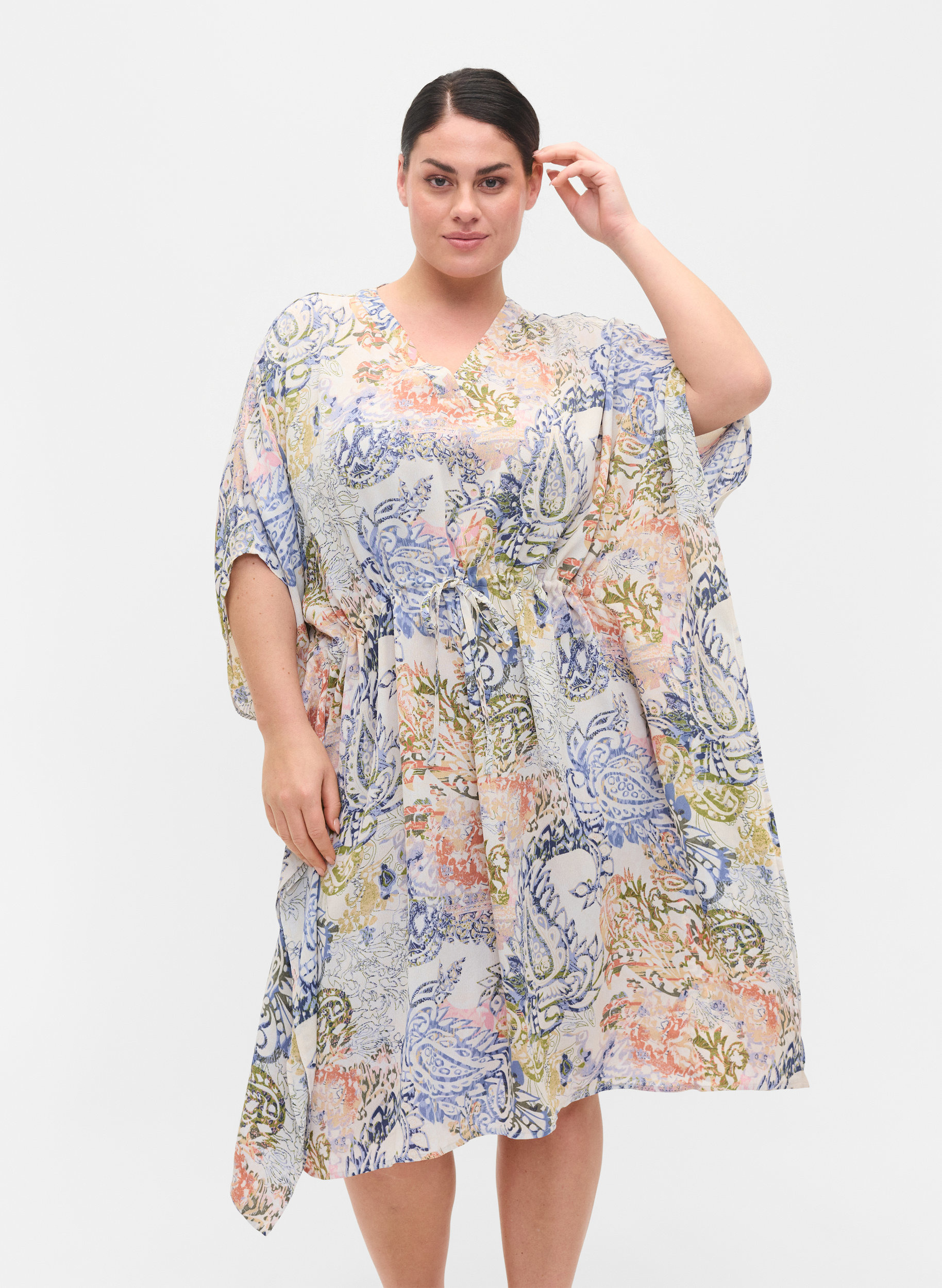 Mönstrad viskosklänning med knytband i midjan, White Paisley AOP, Model