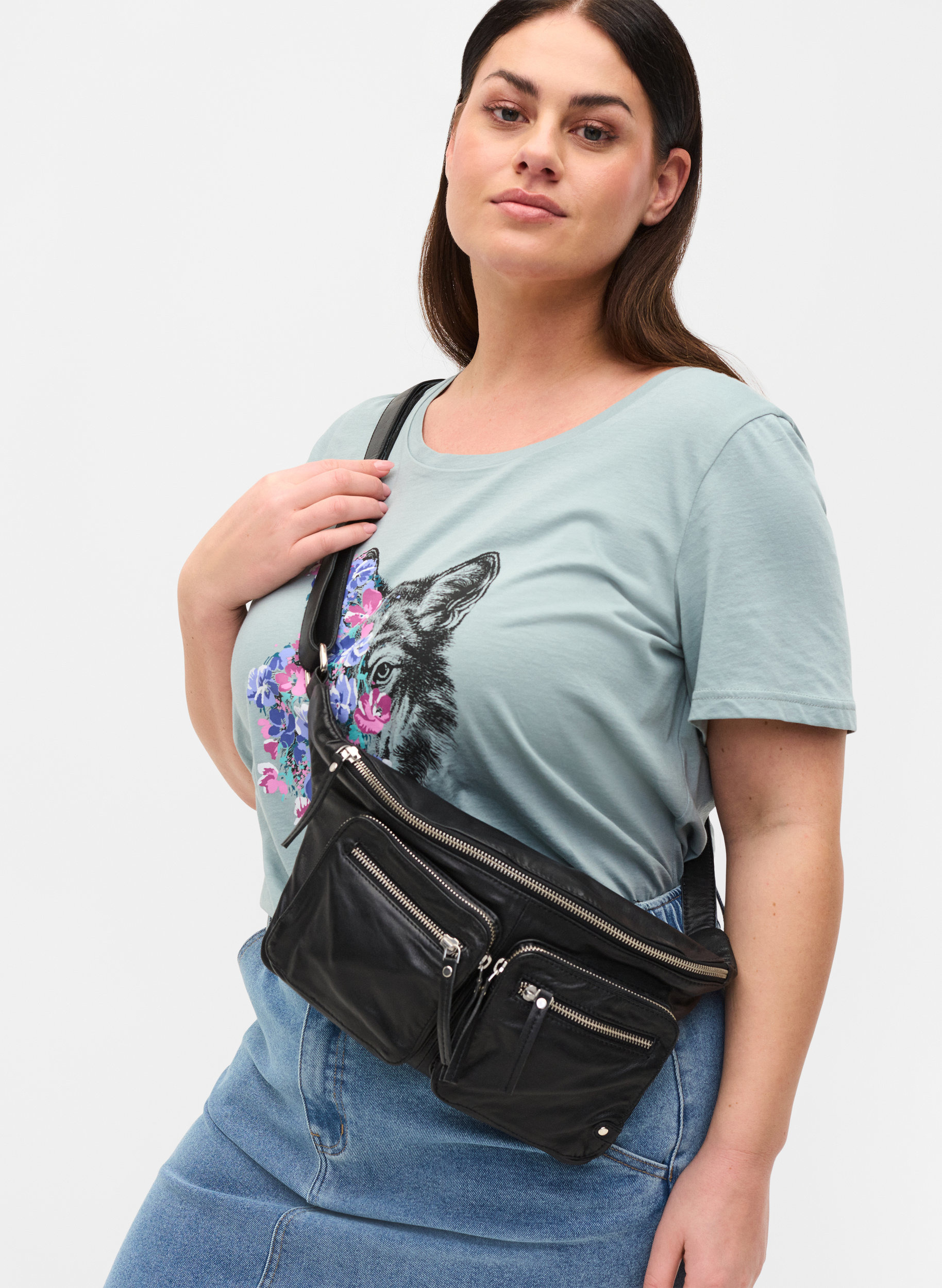 MIdjeväska i läder, Black, Model