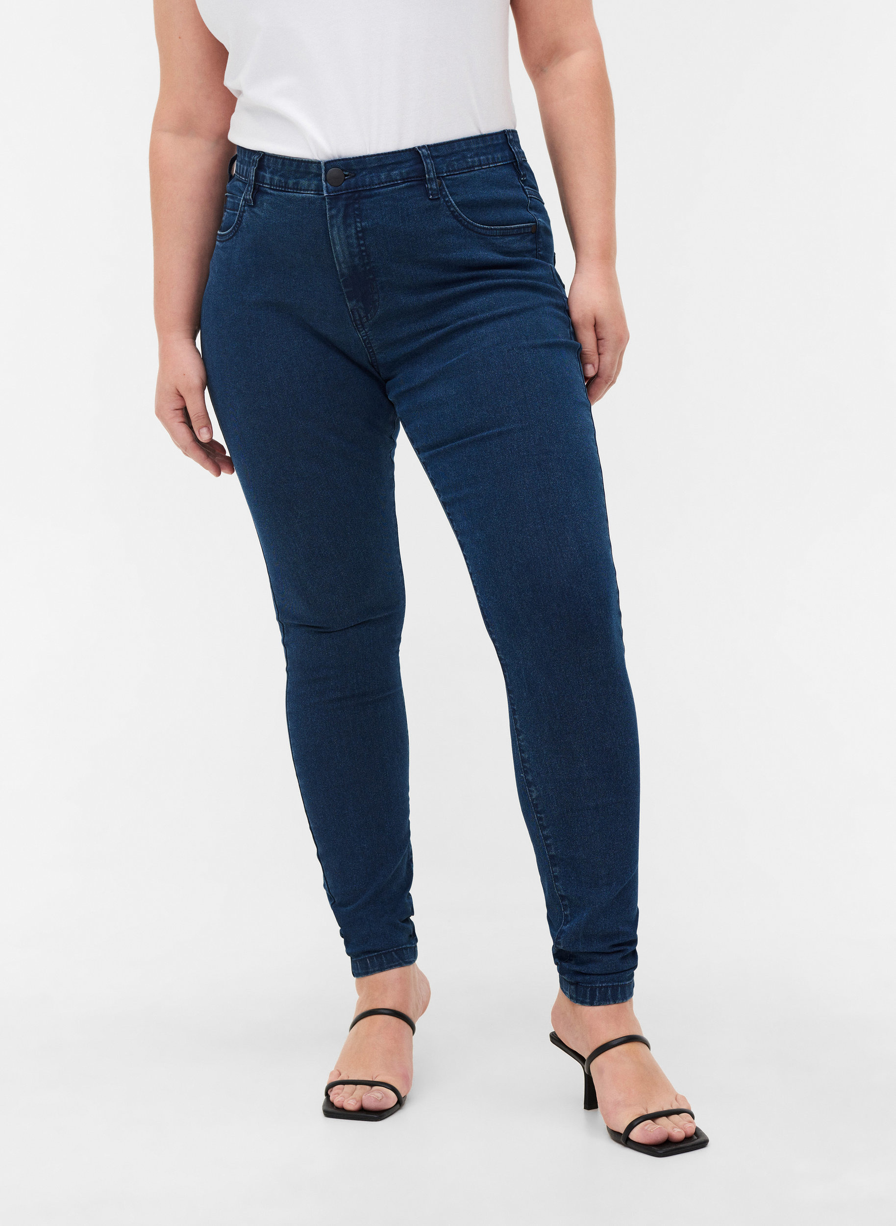Super slim Amy jeans med hög midja, Dark blue, Model image number 4