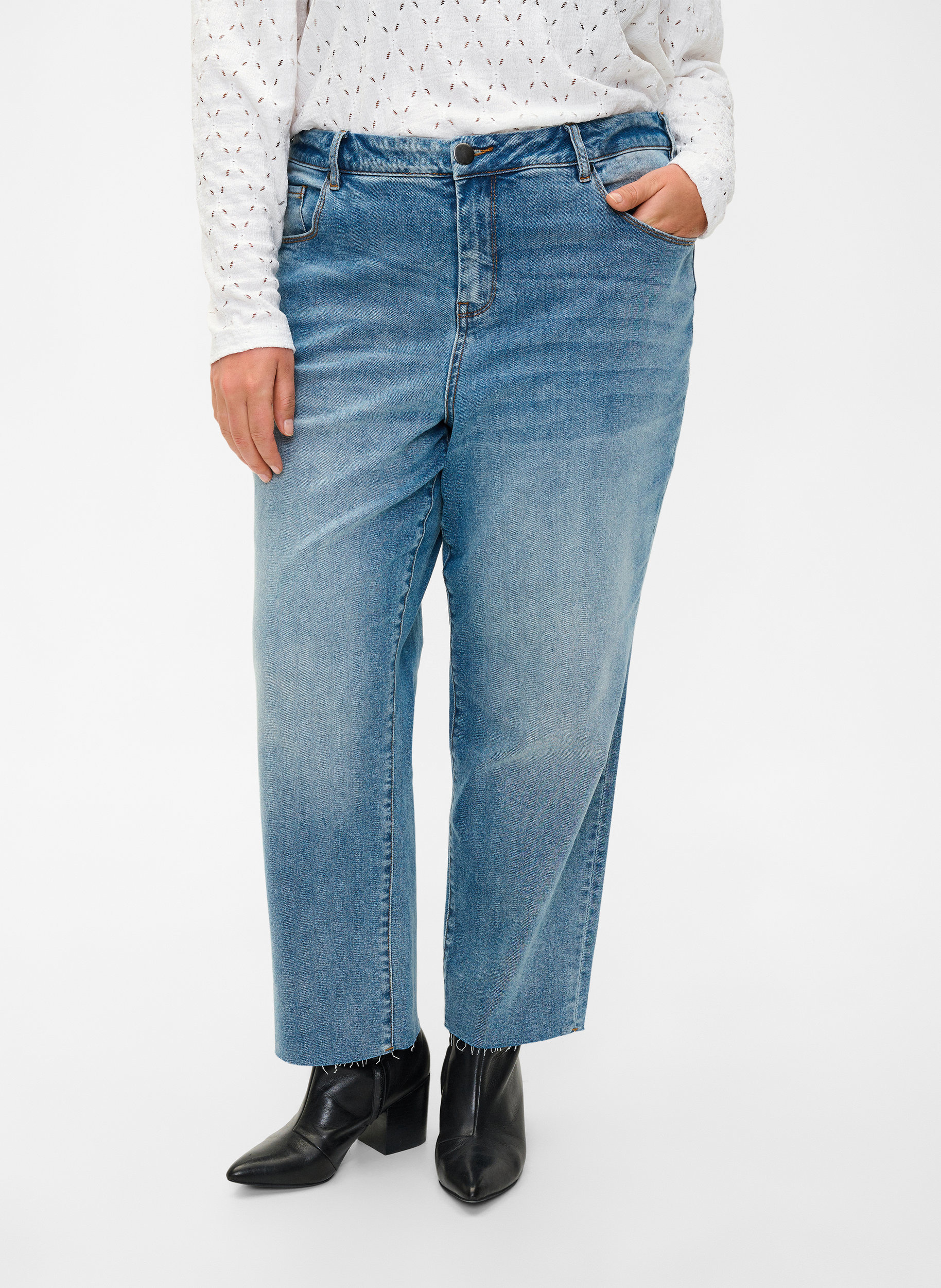 Croppade jeans med råa kanter och hög midja, Light blue denim, Model image number 2
