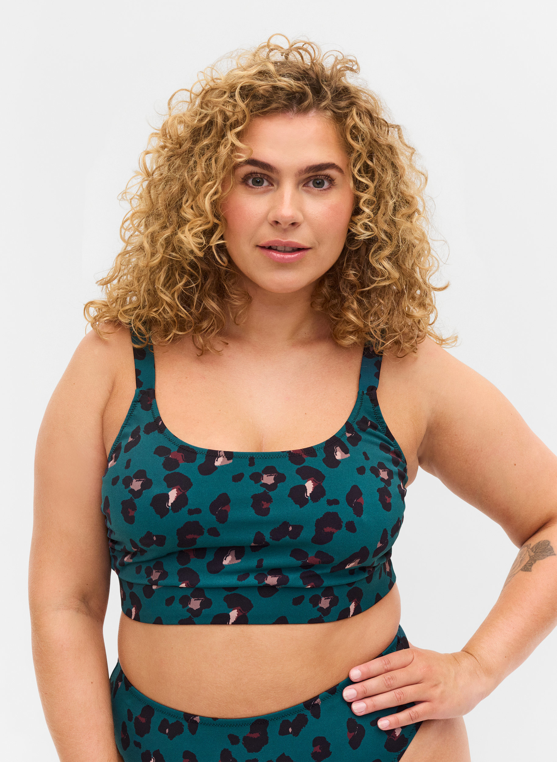 Bikinitopp med justerbara axelband, Teal Leopard, Model