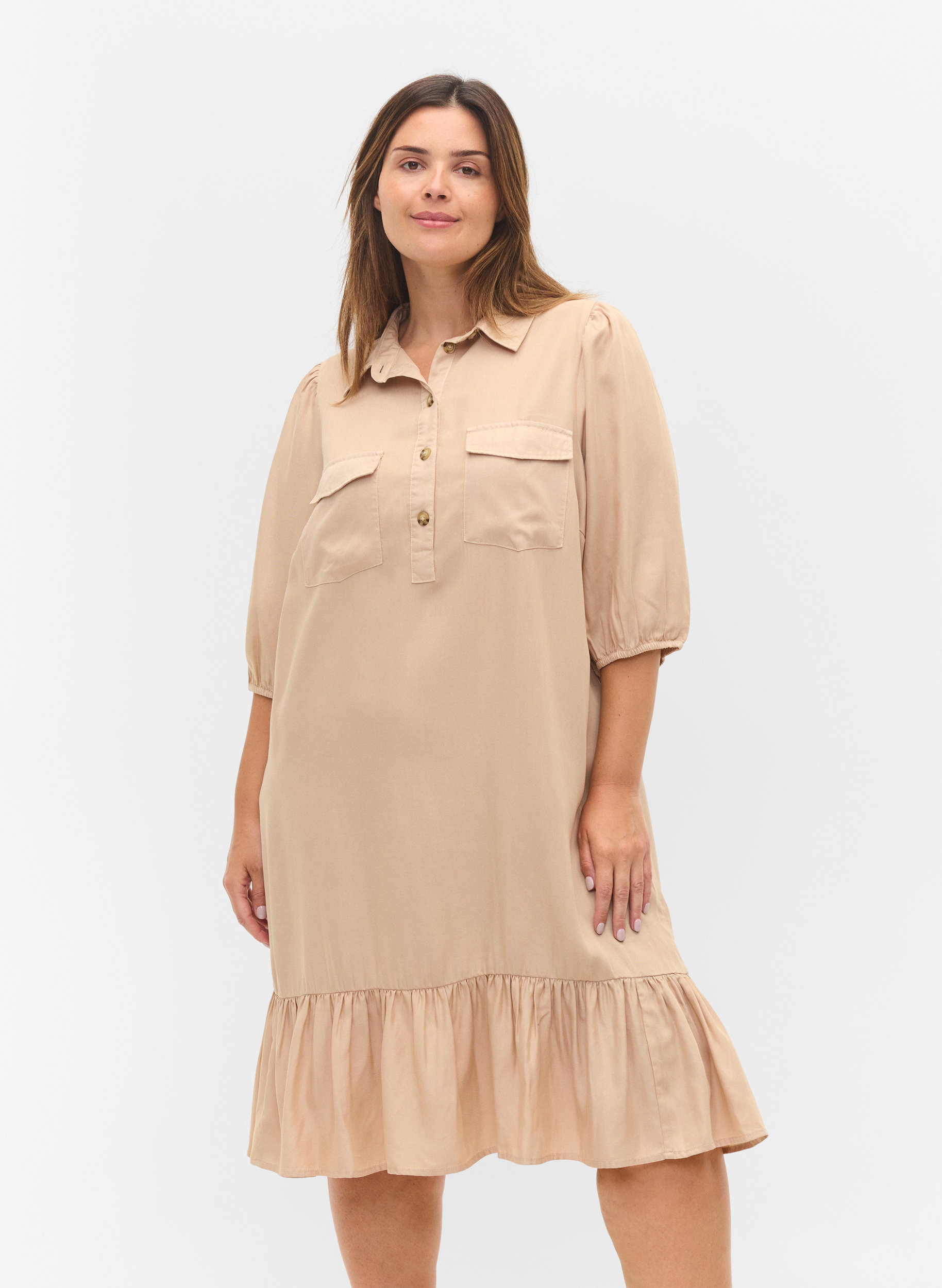 Klänning med volang och 3/4 ärmar, Humus, Model