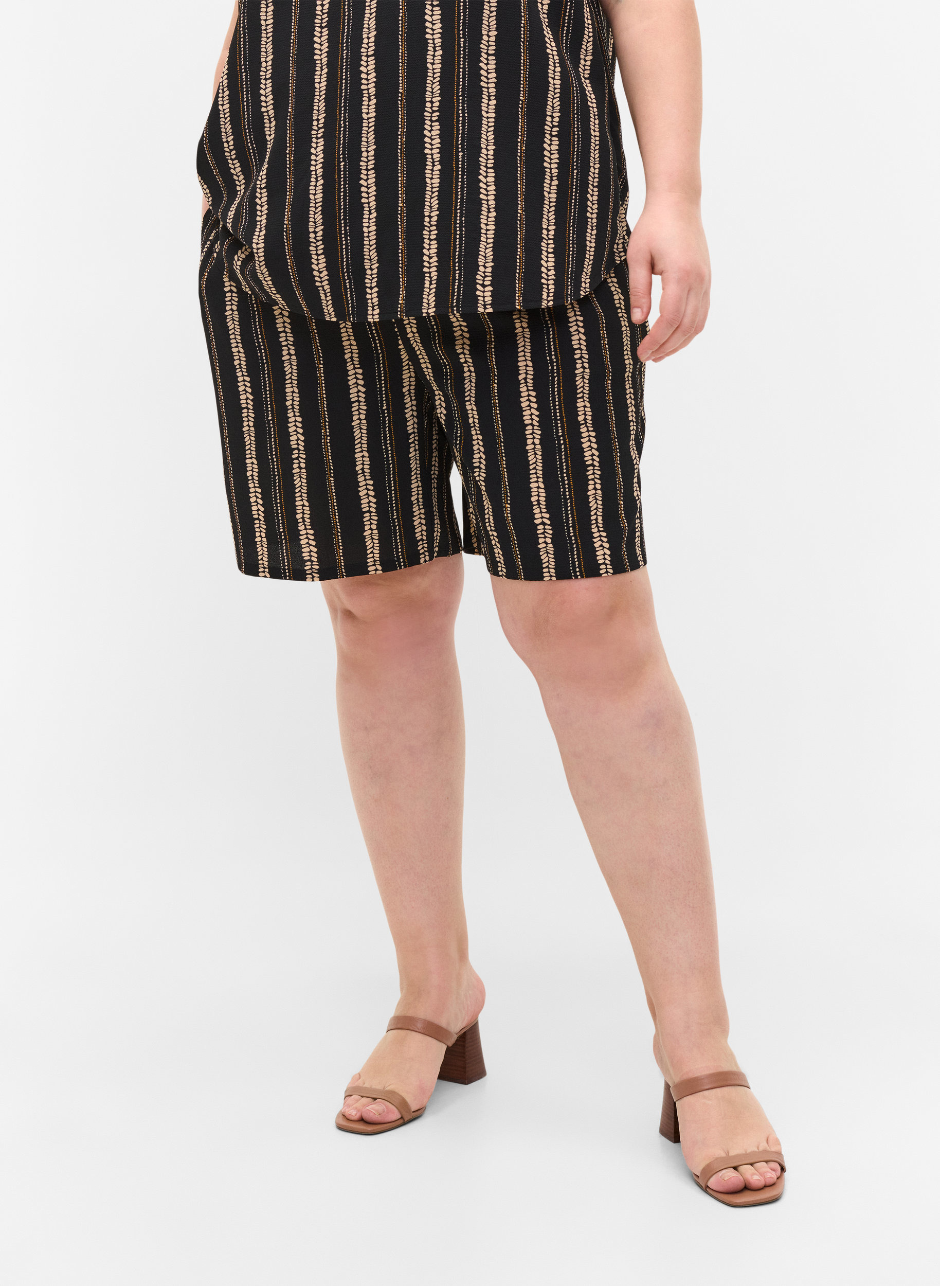 Mönstrade shorts med fickor, Graphic Stripe, Model image number 2