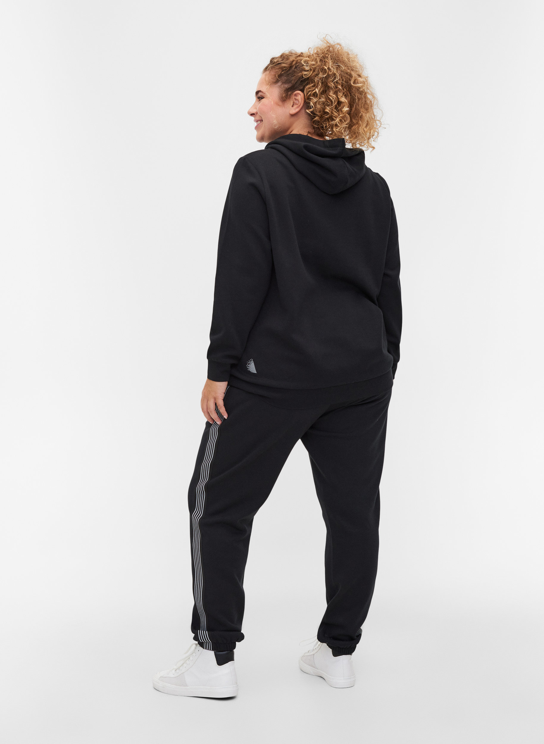 Sweatpants med snöre och fickor, Black, Model image number 1