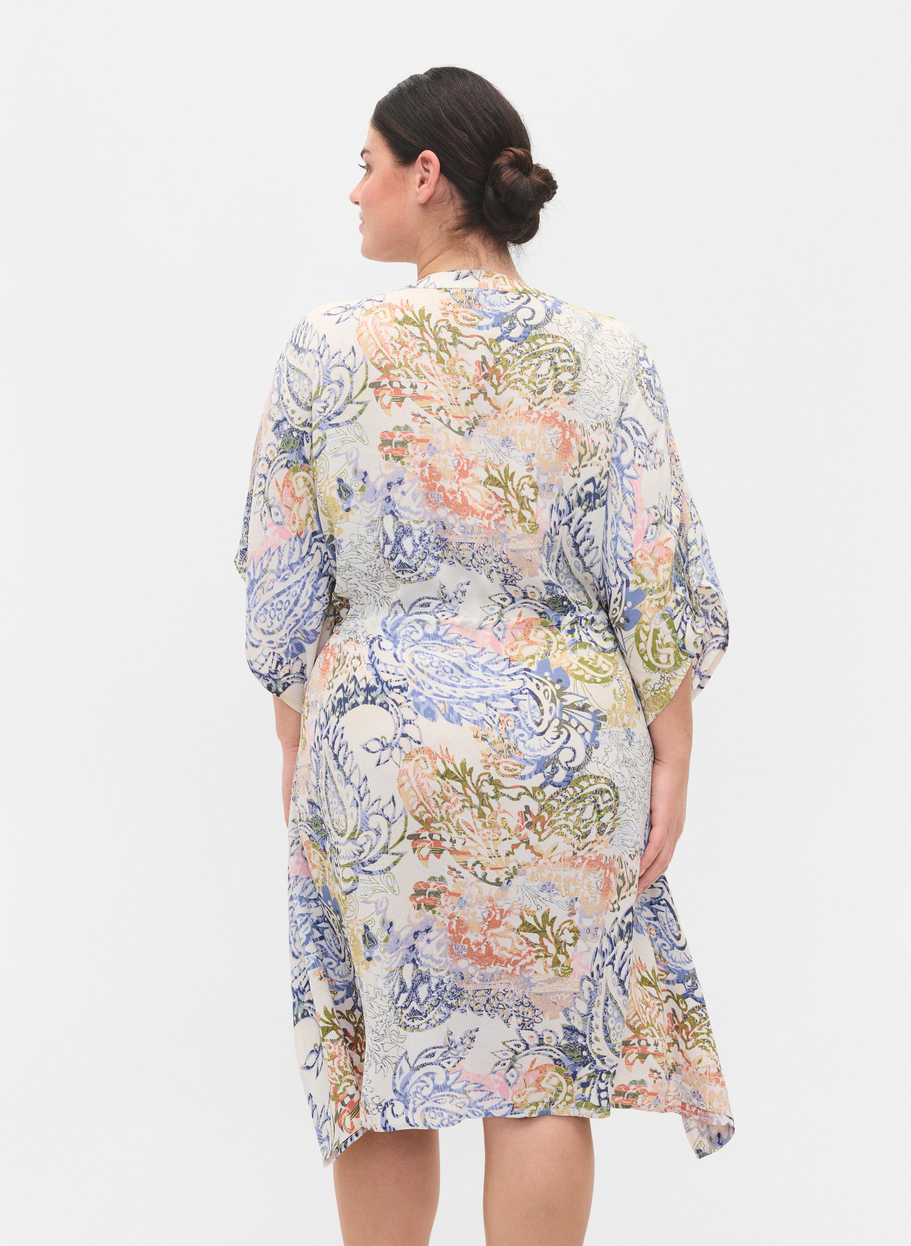 Mönstrad viskosklänning med knytband i midjan, White Paisley AOP, Model