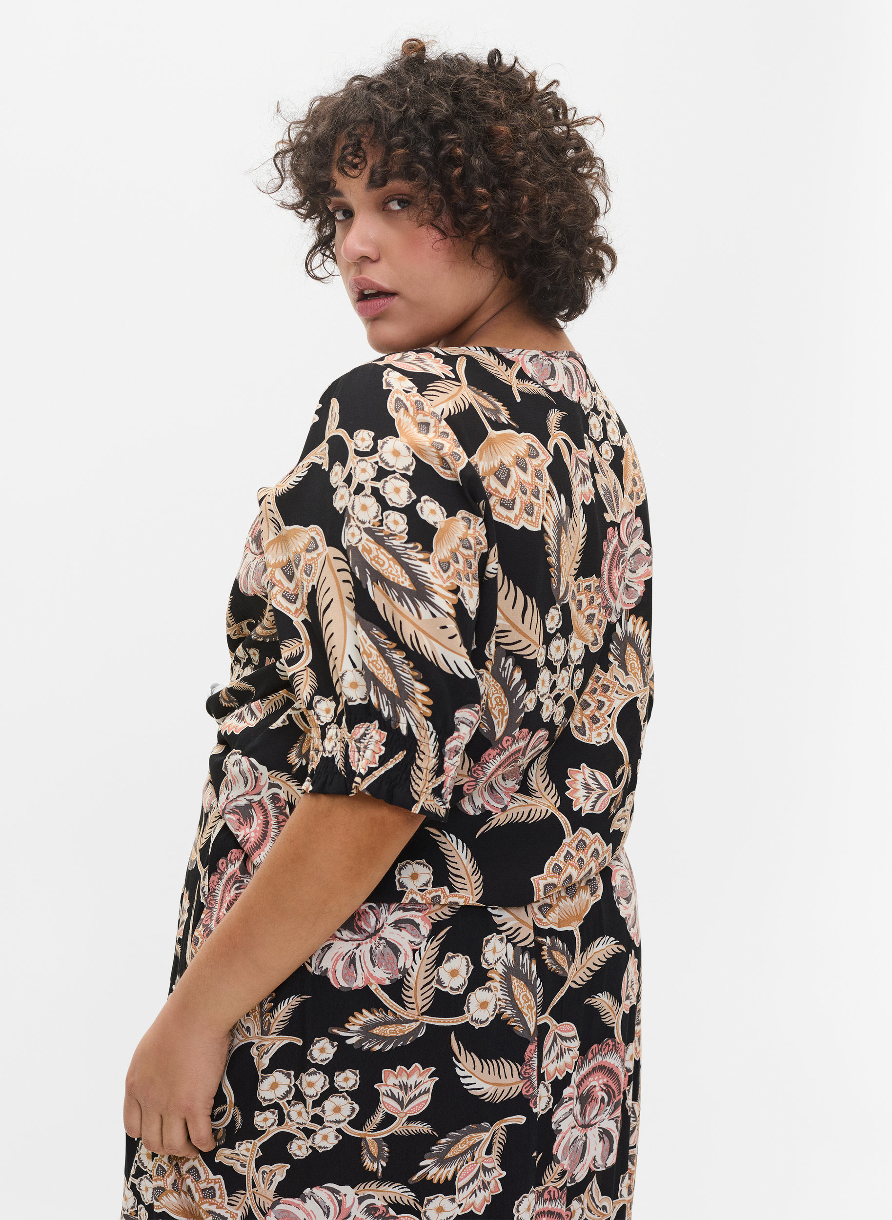 Mönstrad viskosblus med knappar, Paisley Flower, Model