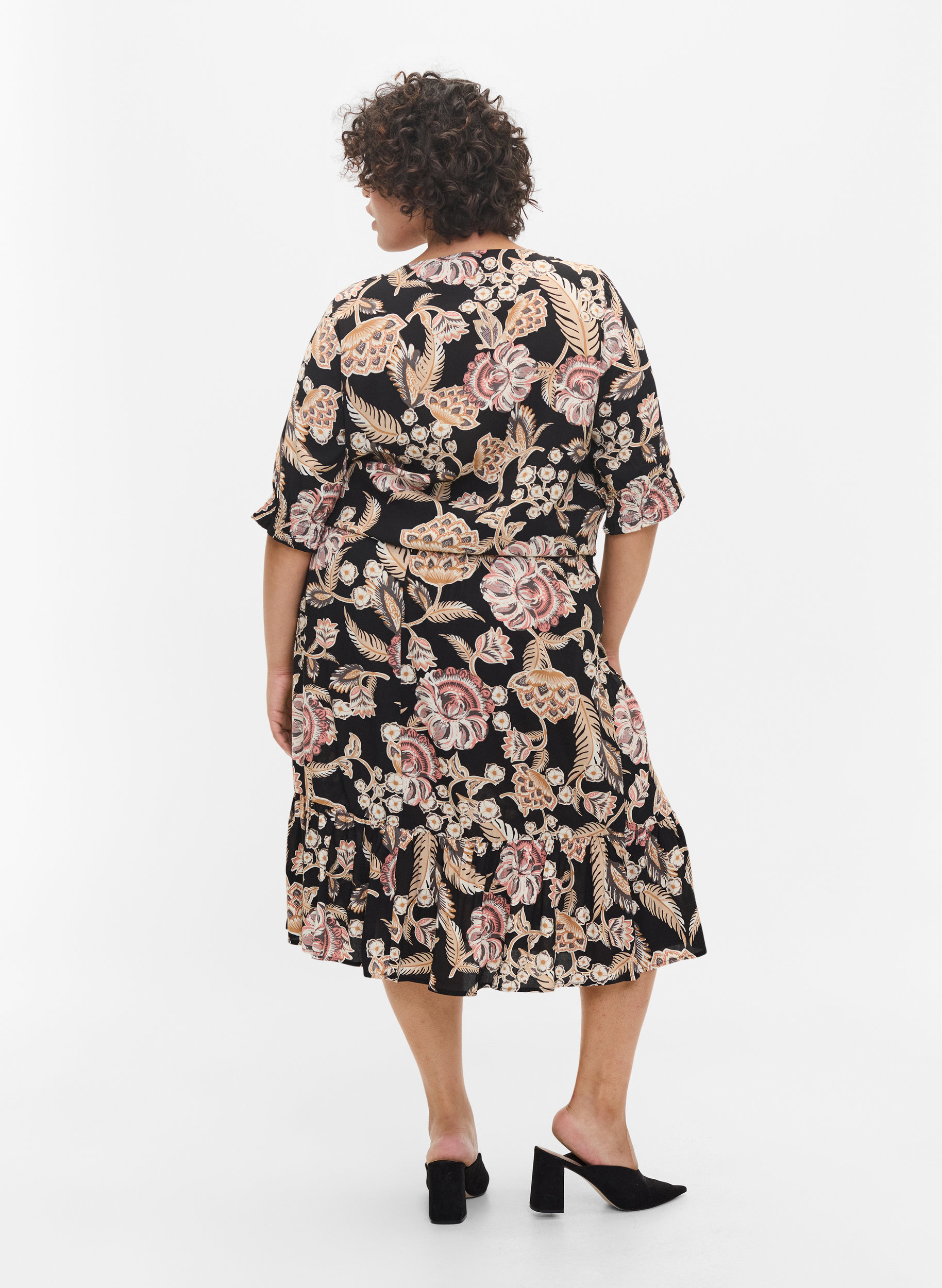Mönstrad viskoskjol med volanger, Paisley Flower, Model