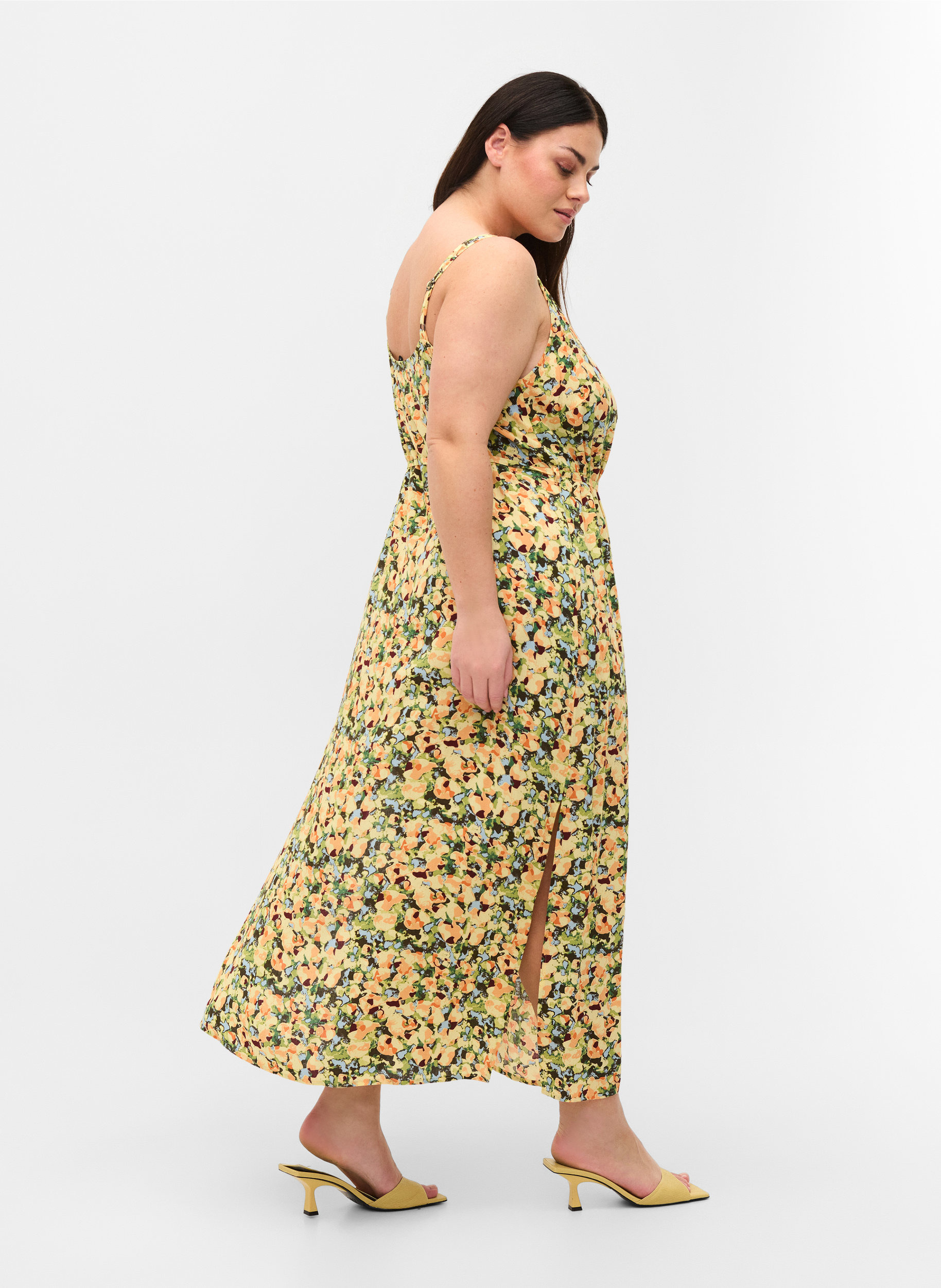 Maxiklänning i viskos, Yellow Summer AOP, Model