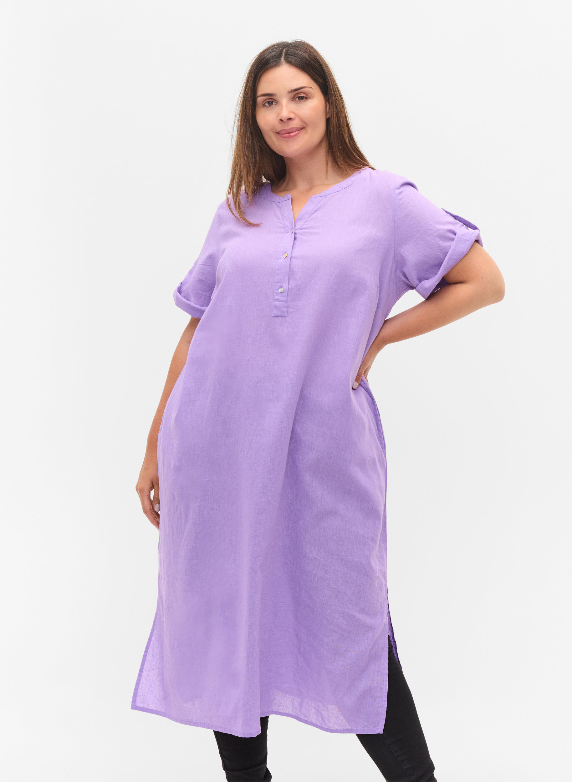 Lång skjortklänning med korta ärmar, Bougainvillea, Model