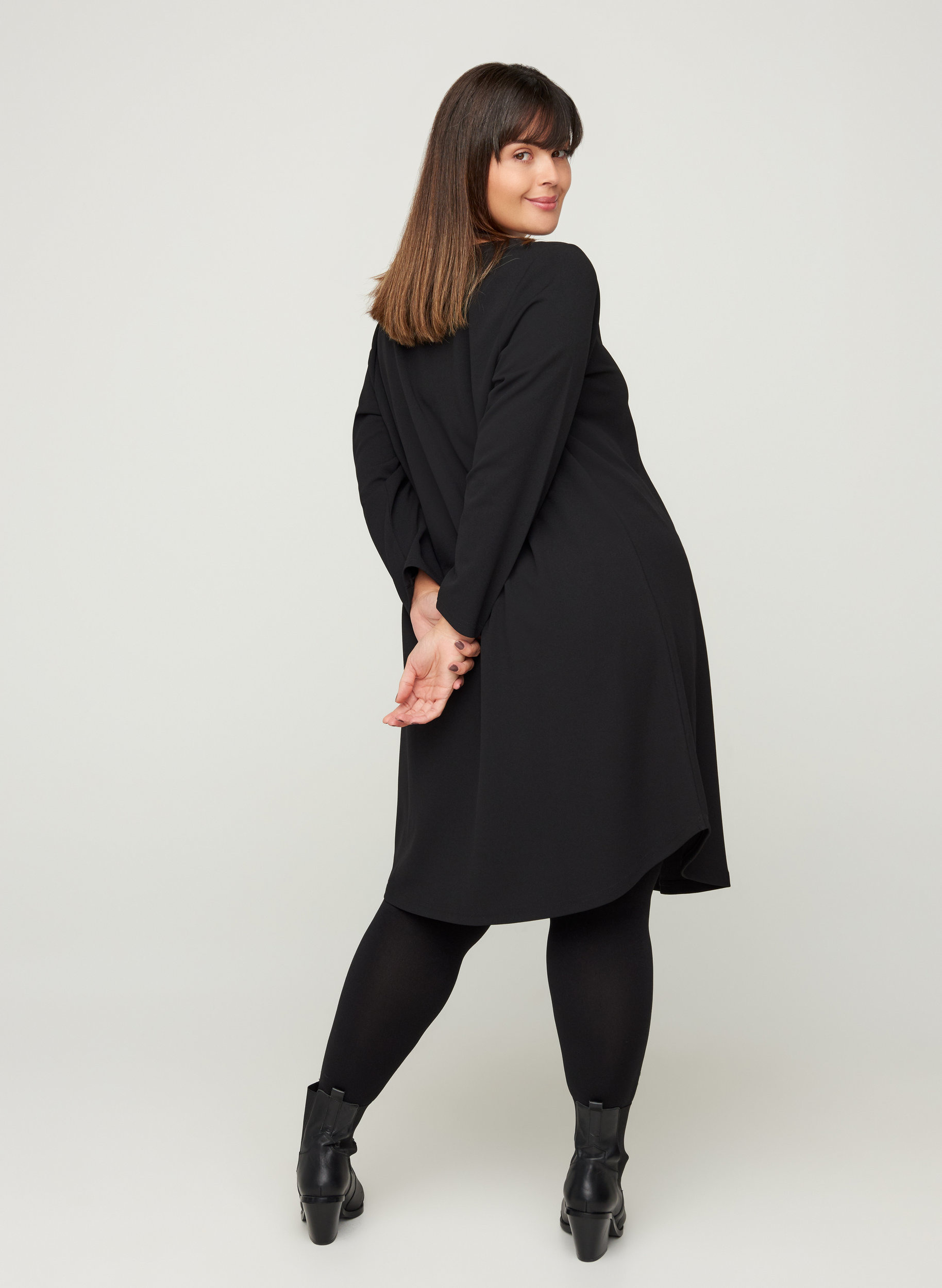 Enfärgad klänning med a-form, Black, Model image number 1