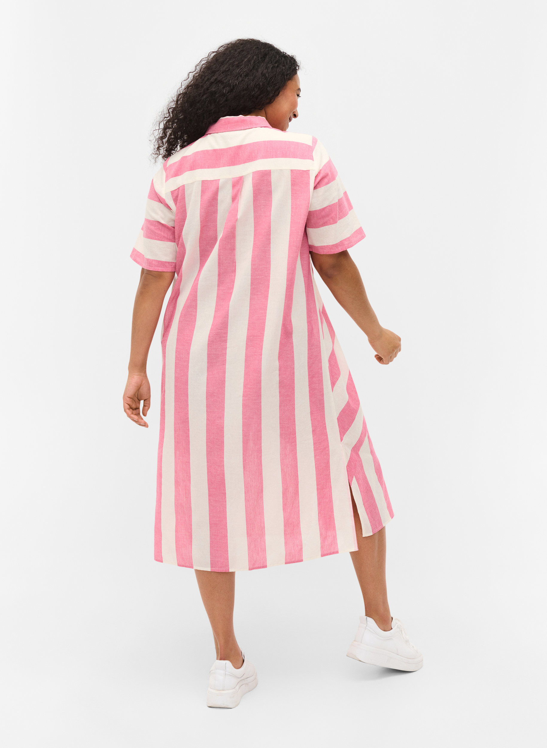 Kortärmad skjortklänning i bomull med ränder, Magenta Stripe, Model