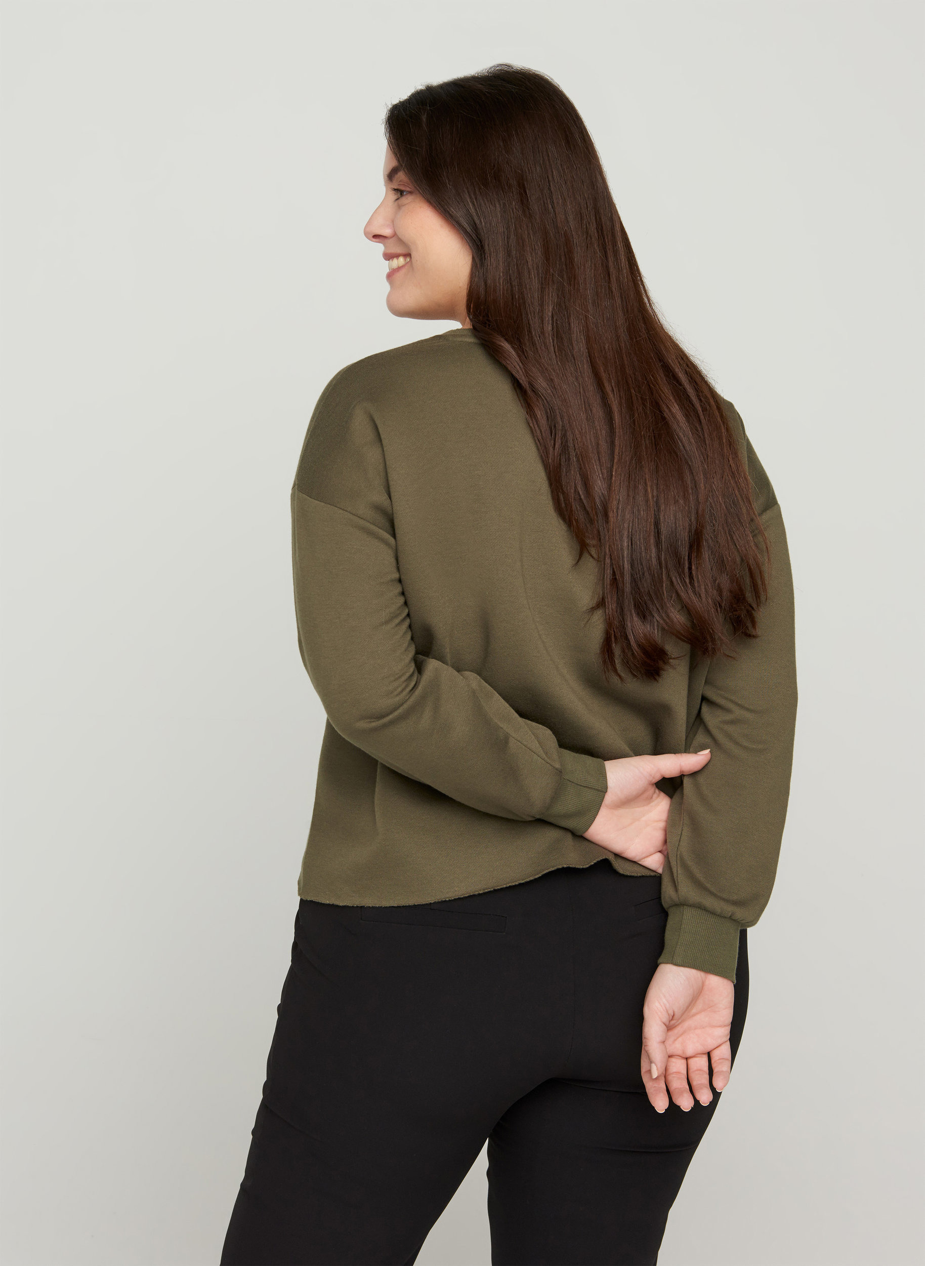 Croppad sweatshirt med rund halsringning, Ivy Green, Model image number 1