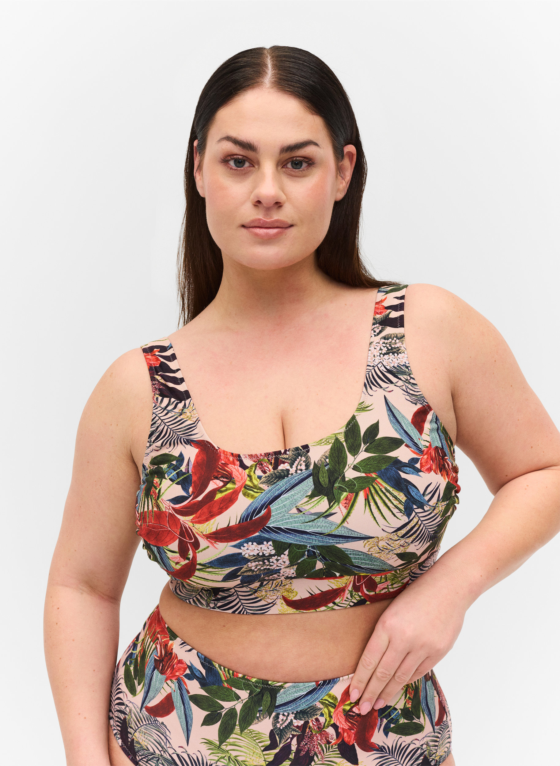 Mönstrad bikinitop med rund halsringning, Palm Print, Model