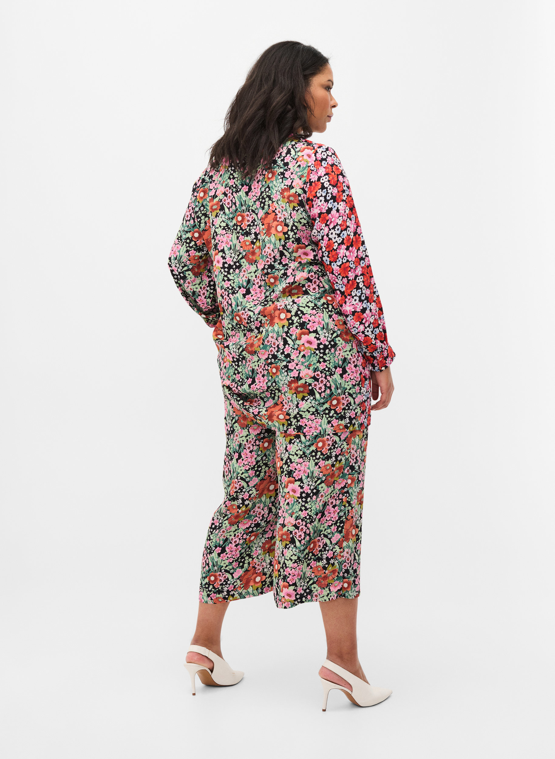 Blommiga culottebyxor med fickor, Green Flower AOP, Model